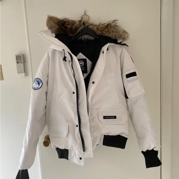 Rare Men’s Canada goose white bomber jacket - Picture 2 of 6